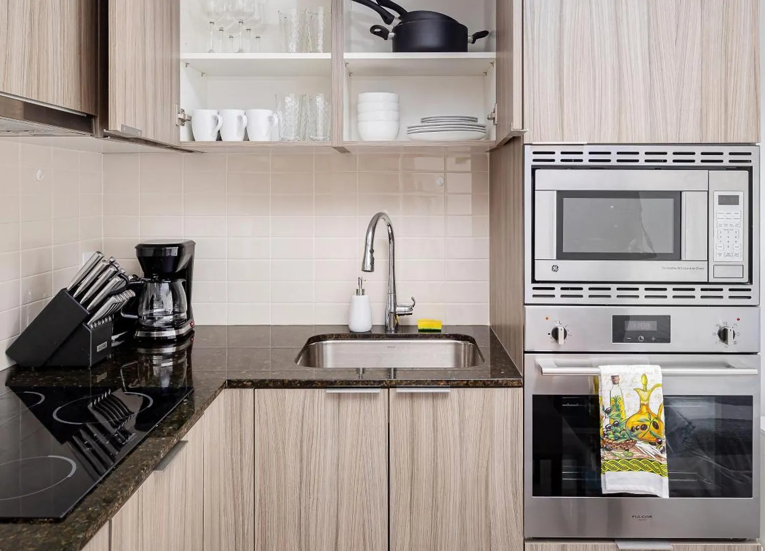 1Bd & Sofa Bed Next To Uoft! Apartment Toronto